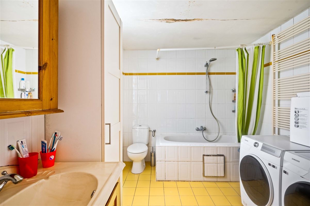Deels gemoderniseerde woning te Duffel-West