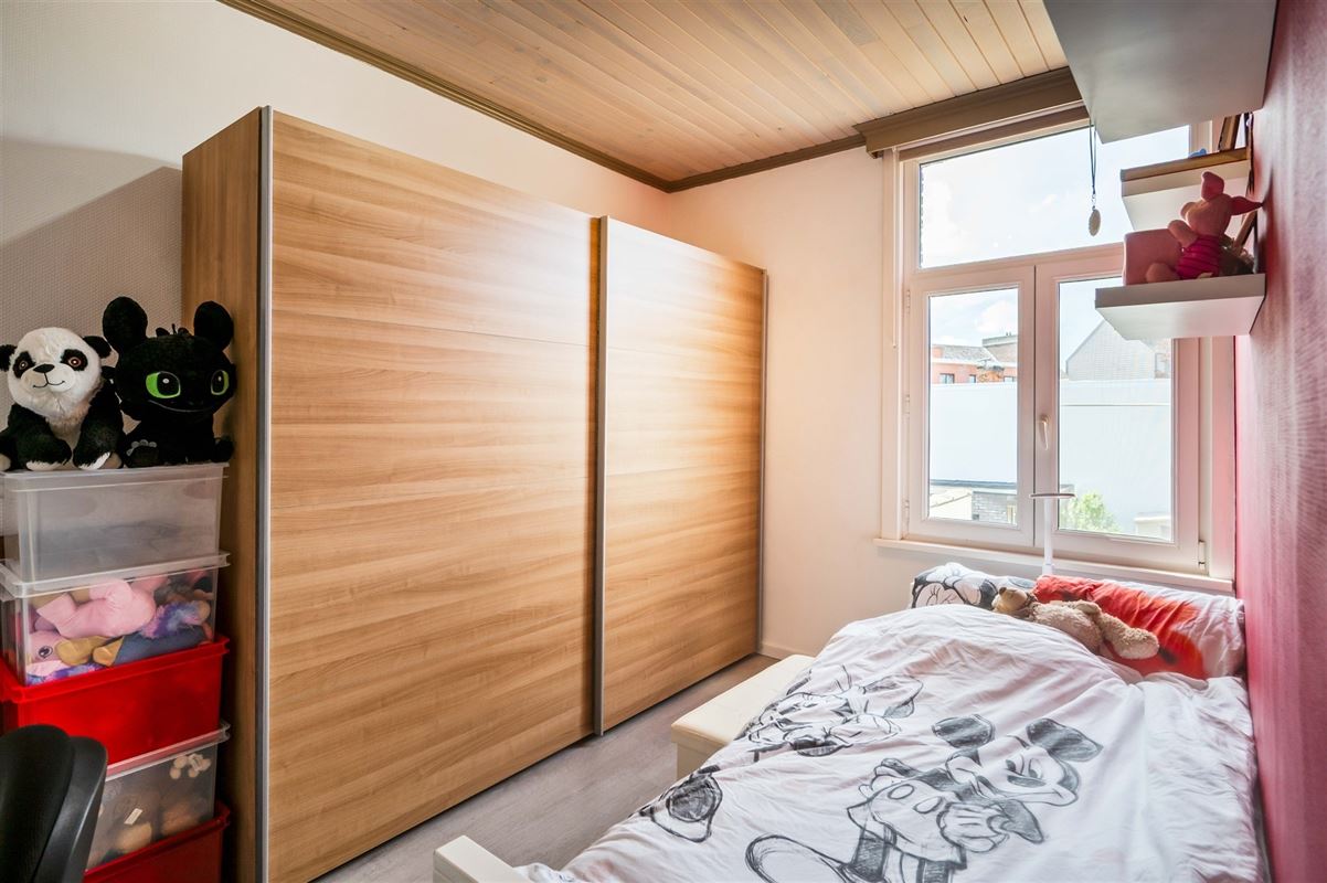 Deels gemoderniseerde woning te Duffel-West