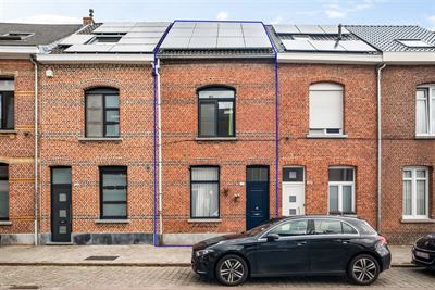 Deels gemoderniseerde woning te Duffel-West