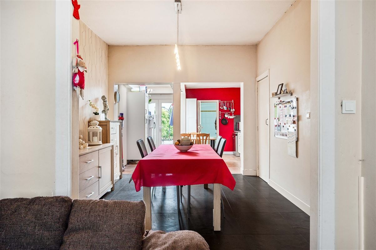 Deels gemoderniseerde woning te Duffel-West