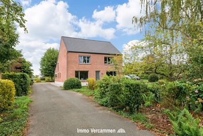 Verrassend ruime gezinswoning op een ware A-locatie te Putte