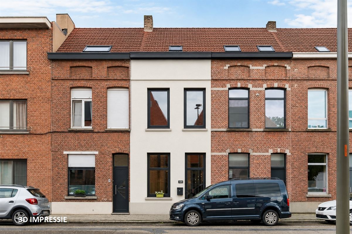 Te moderniseren woning met garage te Mechelen