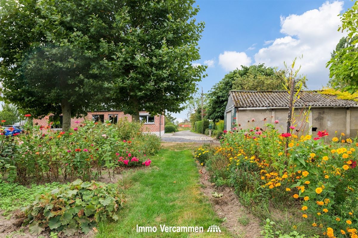 Verrassend ruime gezinswoning op een ware A-locatie te Putte