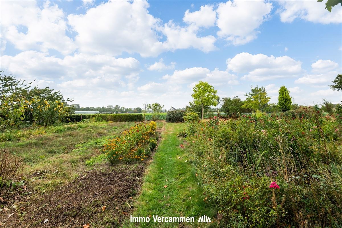 Verrassend ruime gezinswoning op een ware A-locatie te Putte
