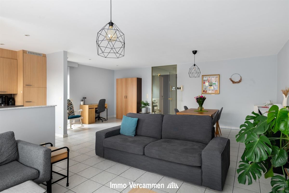 Ruim appartement (109 m²) met 2 SLPK, terras en garage