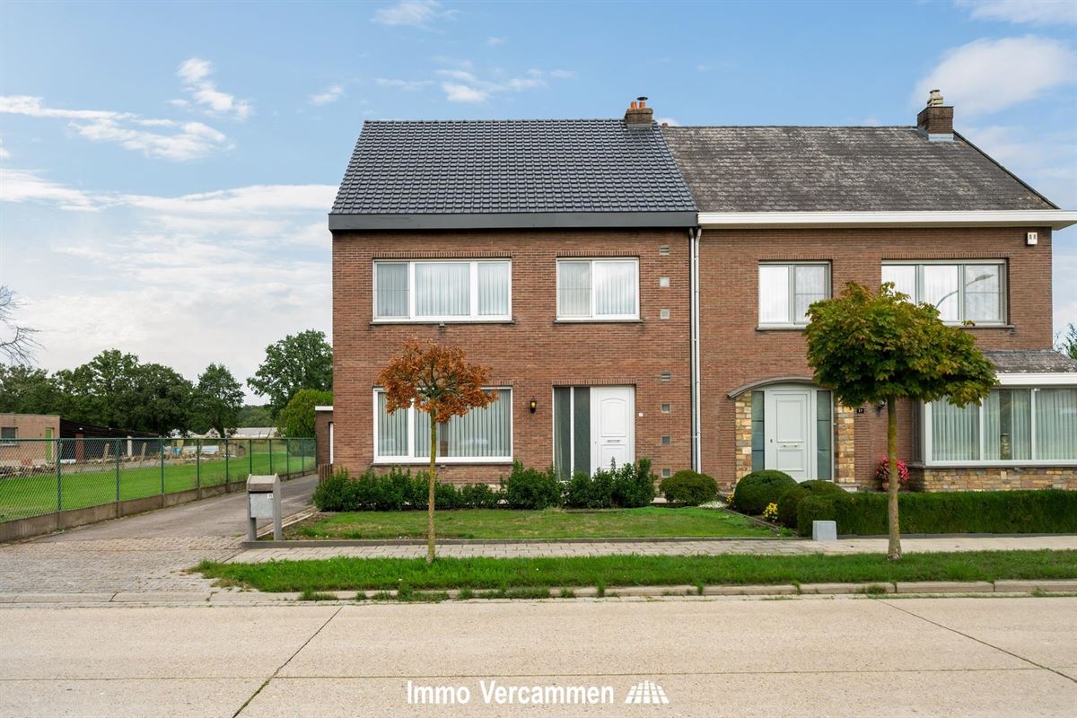 Goed onderhouden, halfopen bebouwing te Sint-Katelijne-Waver