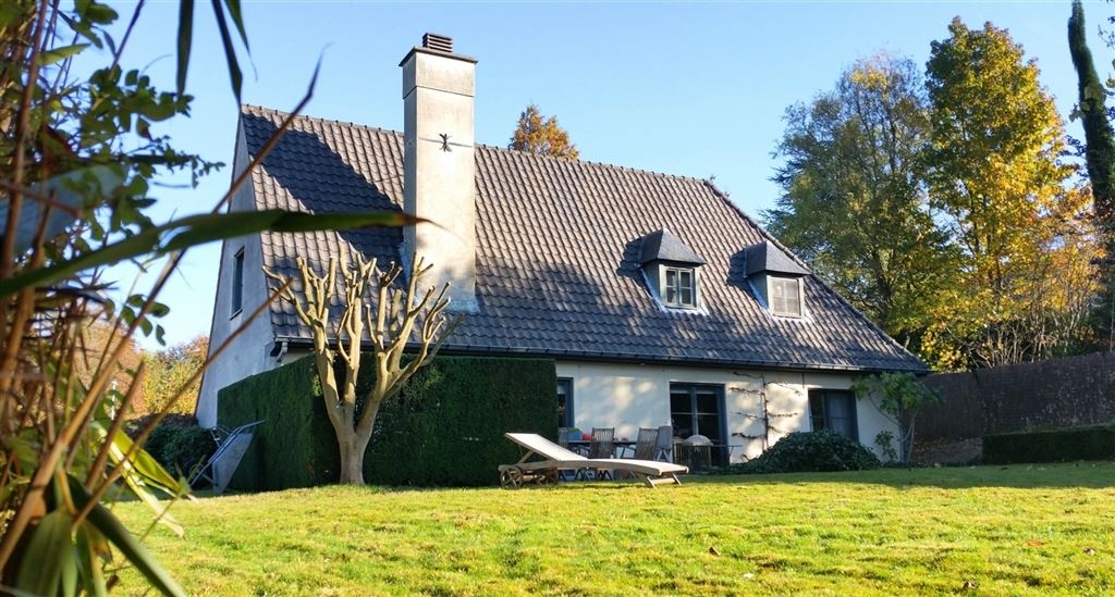 Villa rustique située à la campagne