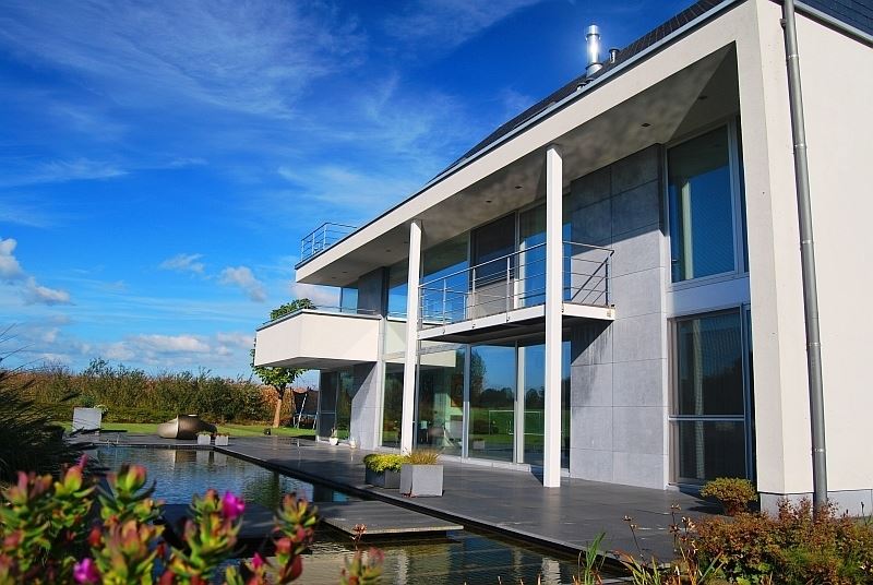 Exclusieve moderne villa op 90 are