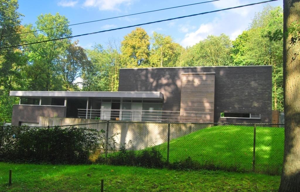 Moderne villa met kantoren