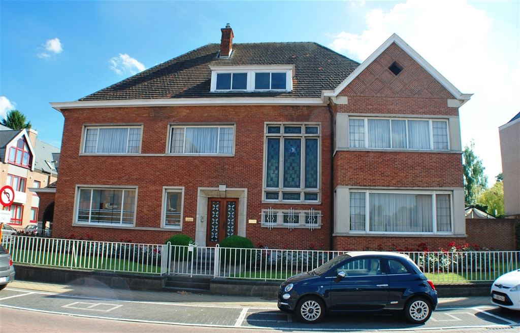 Stijlvol herenhuis in centrum van Lede