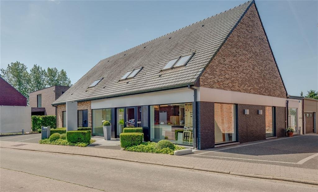 Stijlvolle villa met toonzaal / winkel en werkplaats