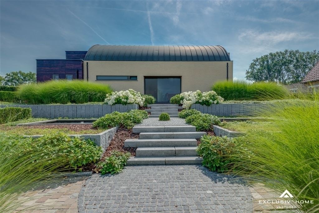 Exclusieve moderne villa op 25 are