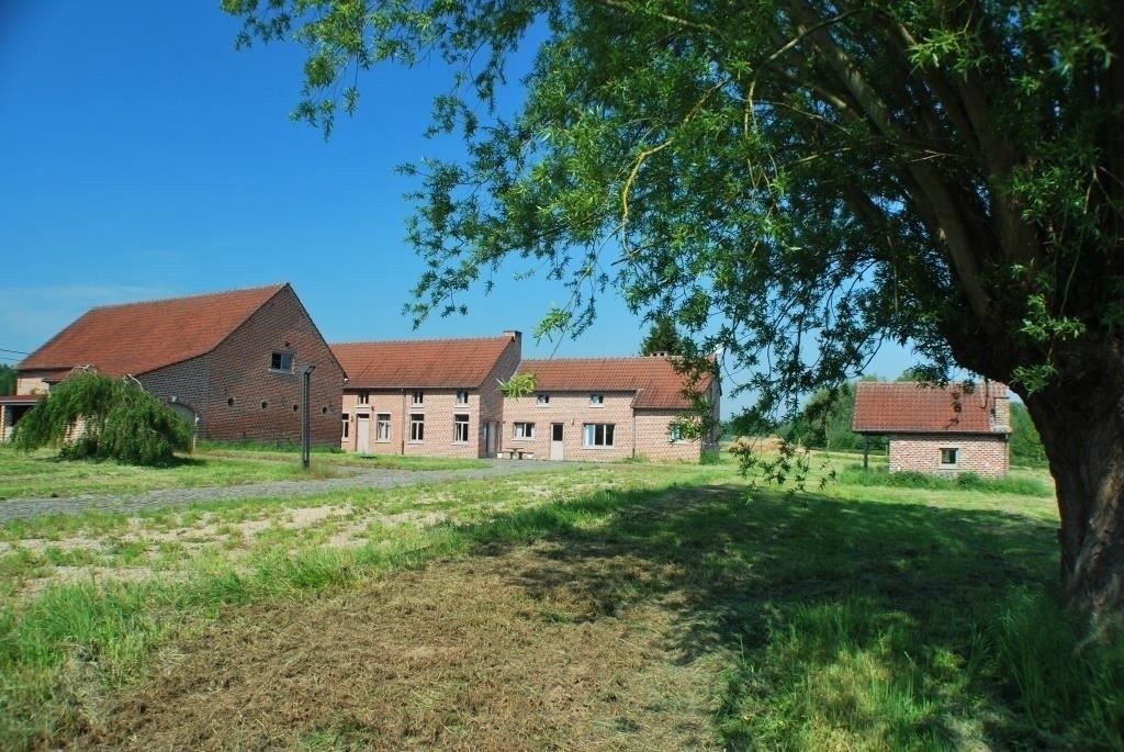 Ferme rénovée avec magnifique emplacement rustique sur 1.7ha