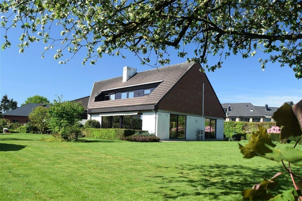 Hedendaagse villa met praktijkruimte