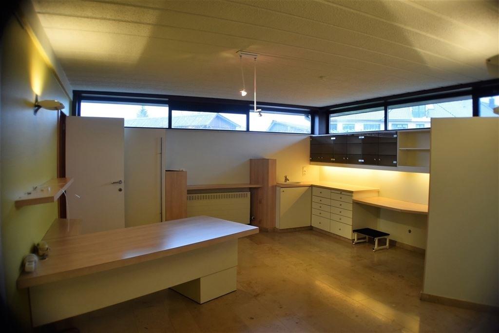 Hedendaagse villa met kantoor/praktijk