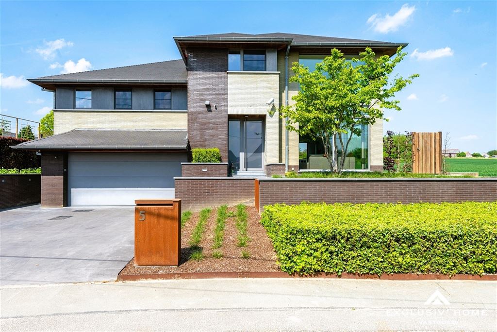 Villa moderne exclusive avec salle de pratique séparée