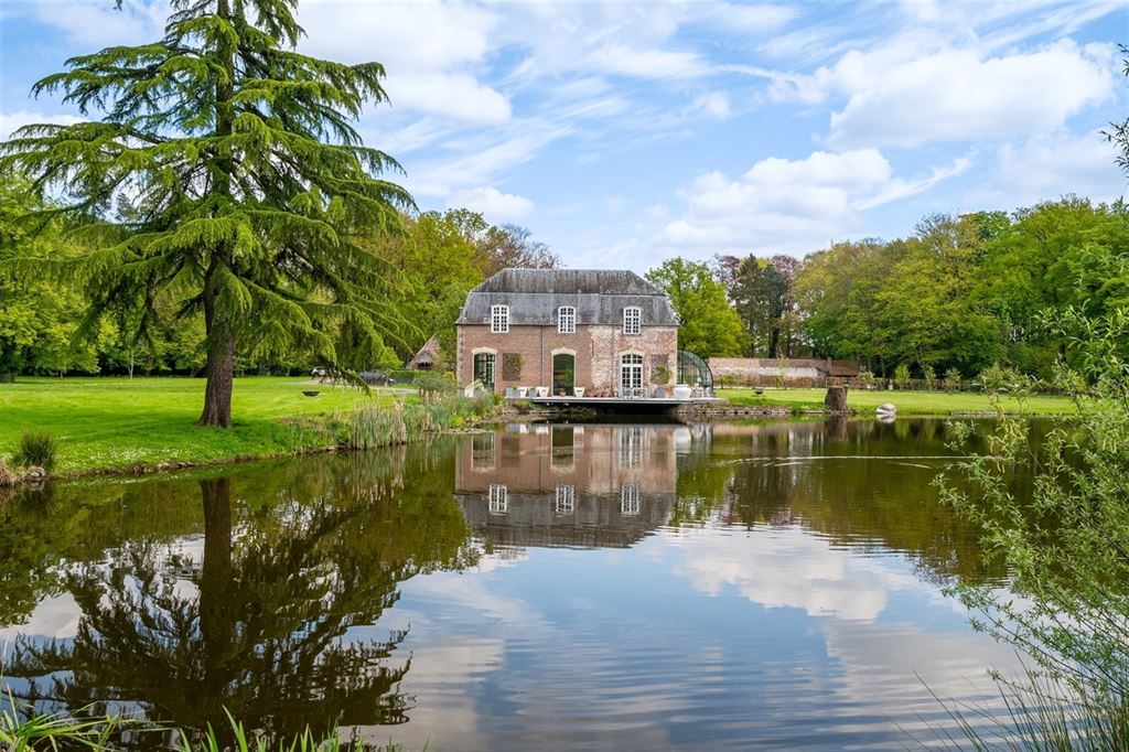 Villa château unique dans un parc de 2 hectares