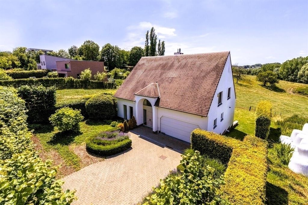 Charmante Villa met 5 slaapkamers in residentiële woonbuurt