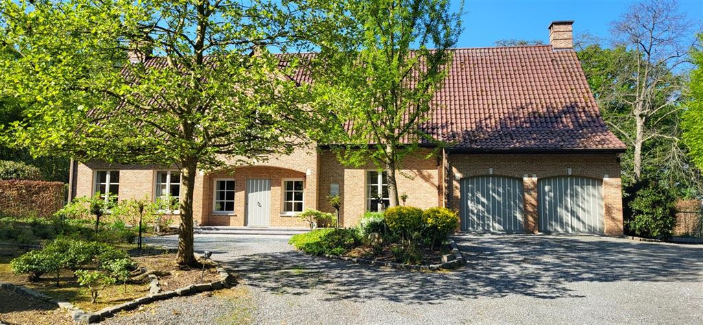 Klassieke villa op 45a in luxewoonwijk "Bois de Strihoux"