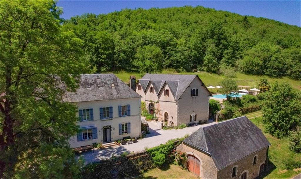 Landhuis met gastenverblijf, 5 gîtes en zwembad – (Lot/Dordogne)