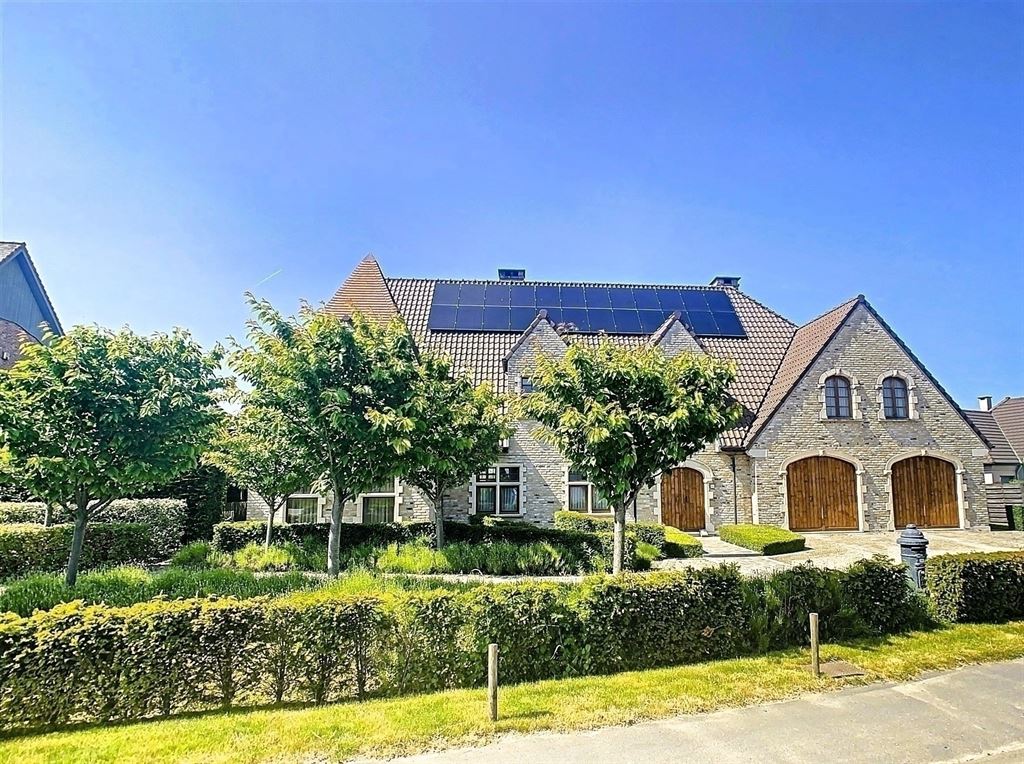 Idyllic luxurious mansion on 78 acres in Pajottenland