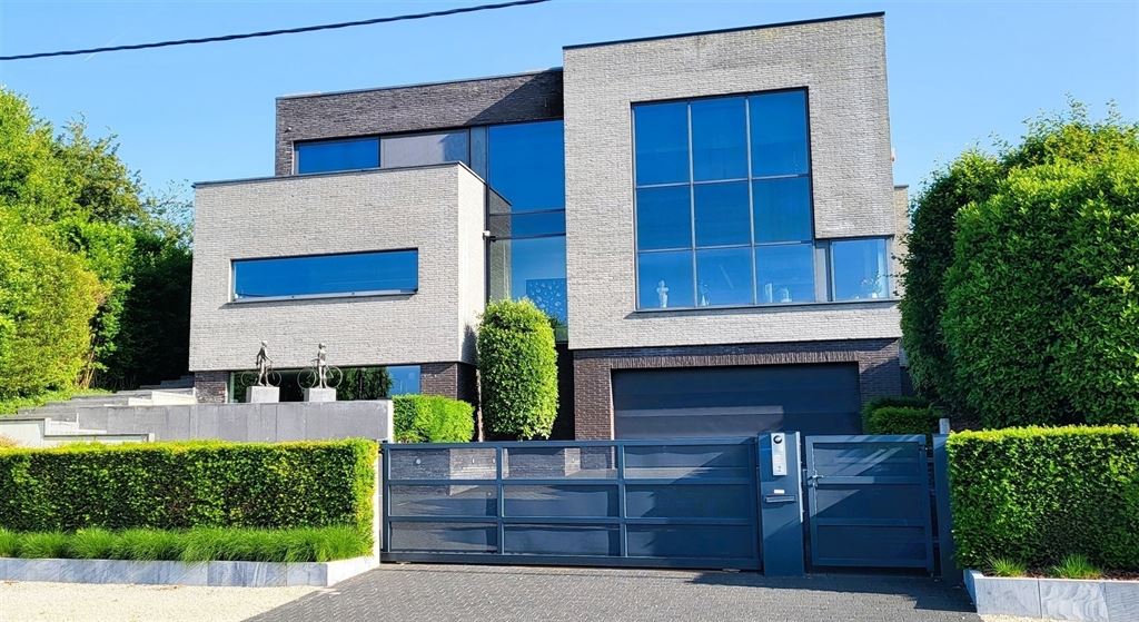 Villa de design exclusive sur 1,6 ha