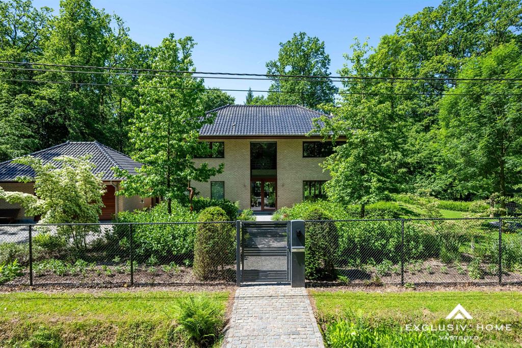 Hedendaagse villa in exclusieve woonwijk Bois du Strihoux