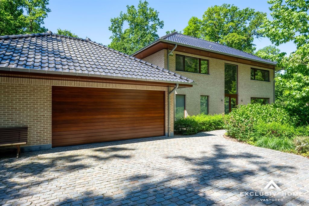 Hedendaagse villa in exclusieve woonwijk Bois du Strihoux