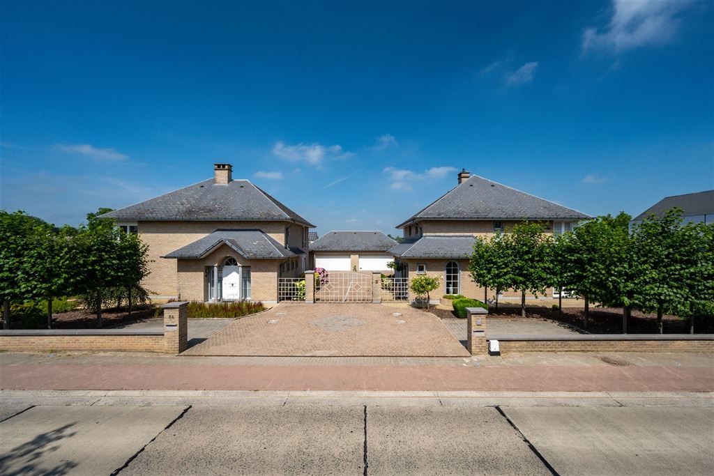 Two villas for co-housing or investment property