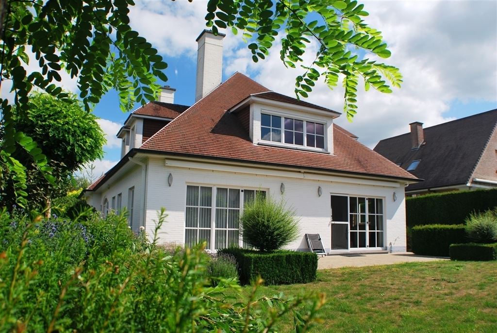 Stylish villa in a residential area