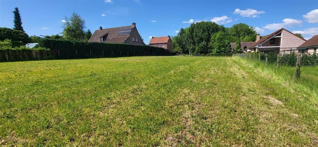 Bouwgrond voor open villabouw van 2440m² te Meerbeke
