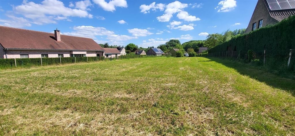 Bouwgrond voor open villabouw van 2440m² te Meerbeke
