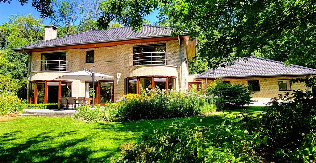 Hedendaagse villa in exclusieve woonwijk Bois du Strihoux