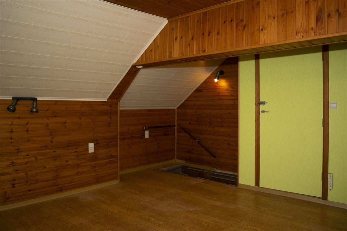 Landelijke woning met zonnepanalen, garage en tuin