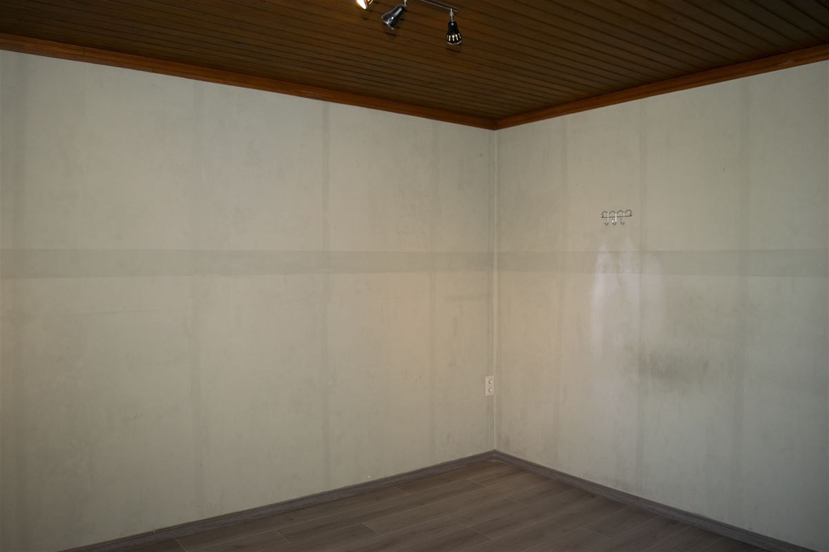 Landelijke woning met zonnepanalen, garage en tuin