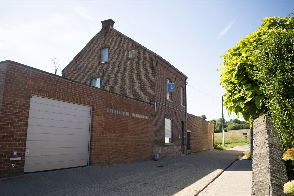 Landelijke woning met zonnepanalen, garage en tuin