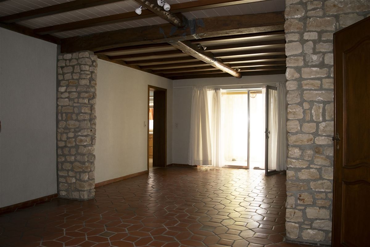 Landelijke woning met zonnepanalen, garage en tuin