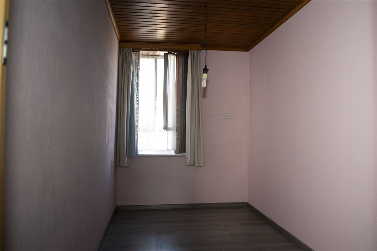 Landelijke woning met zonnepanalen, garage en tuin