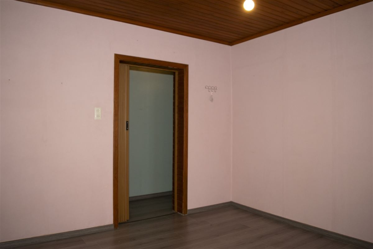 Landelijke woning met zonnepanalen, garage en tuin