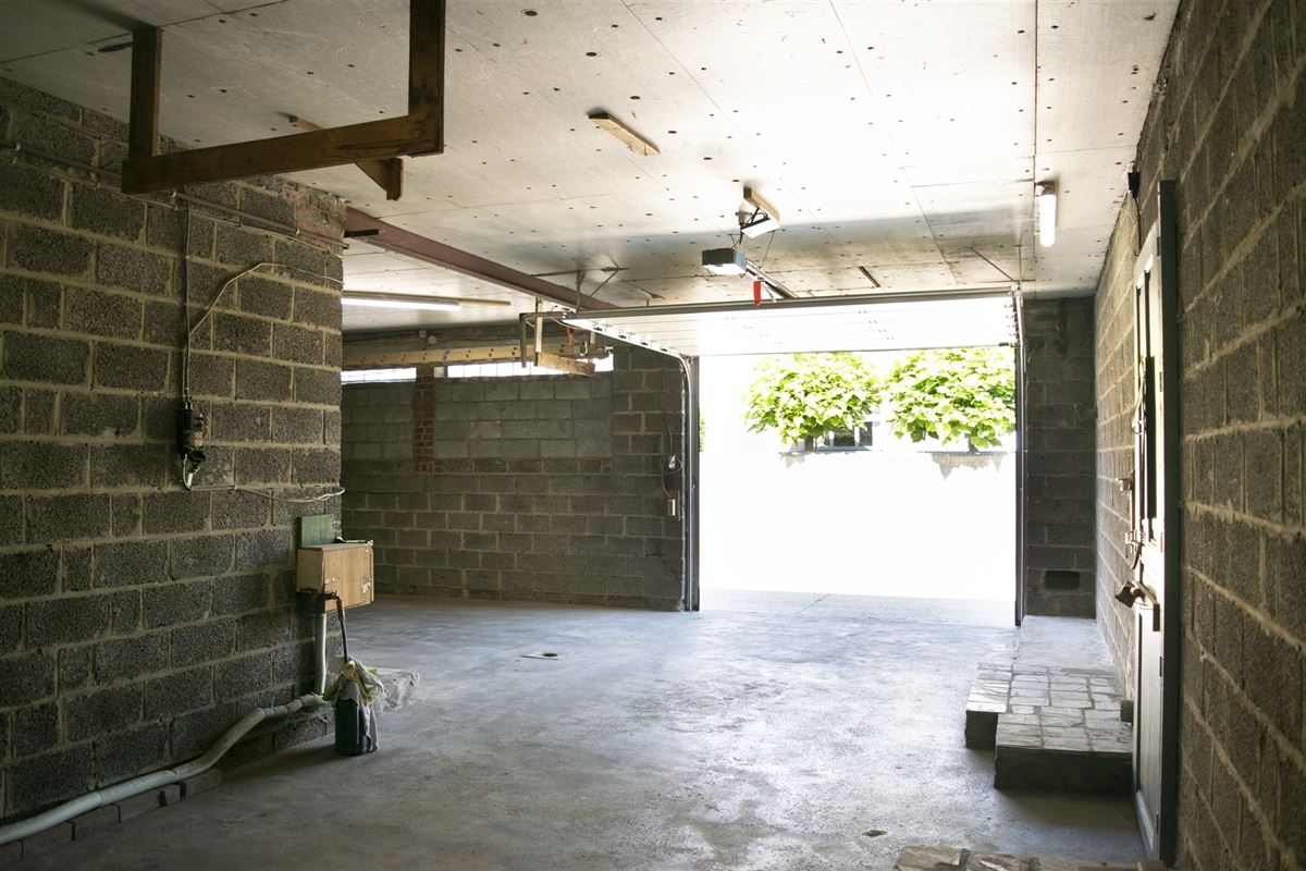 Landelijke woning met zonnepanalen, garage en tuin