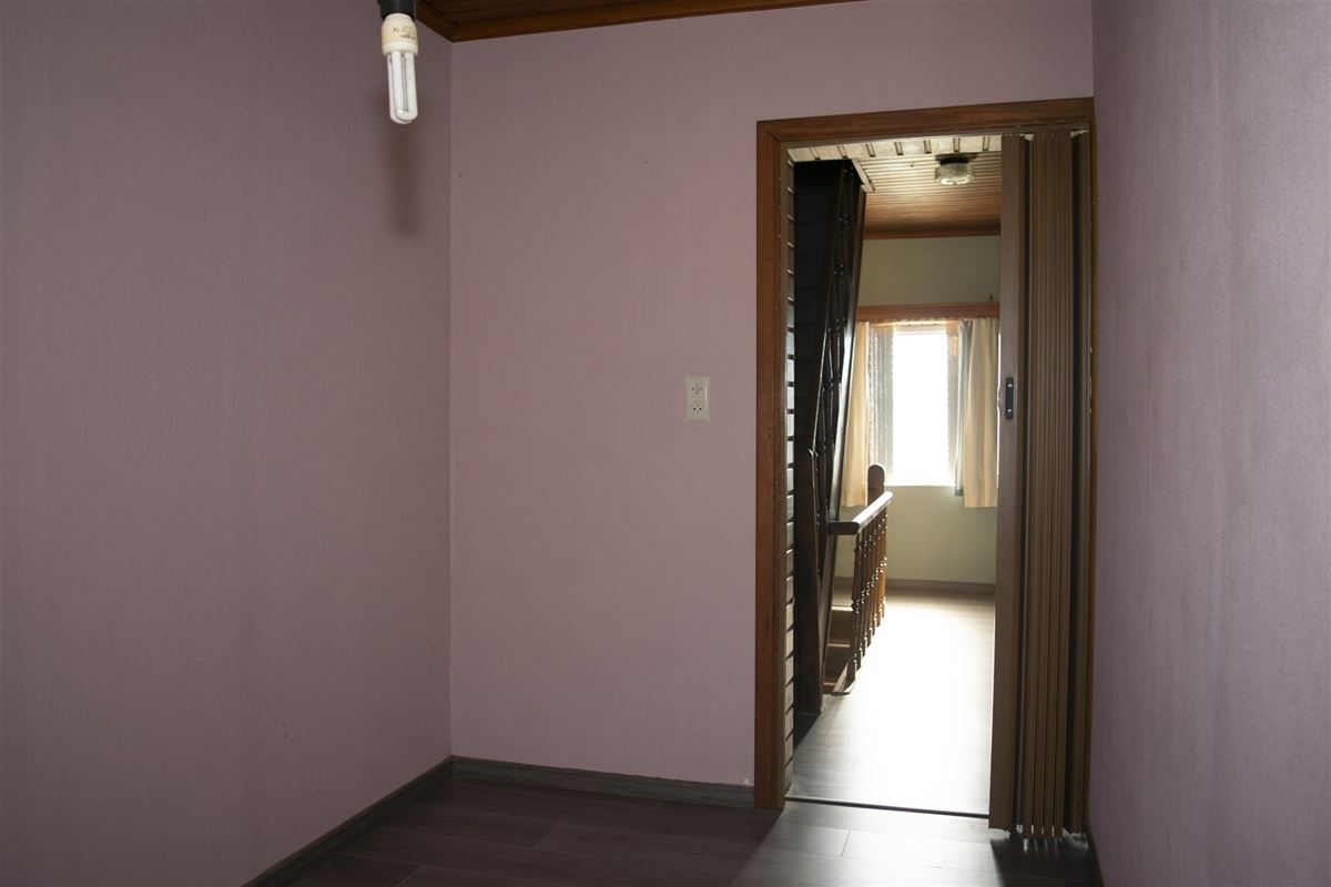 Landelijke woning met zonnepanalen, garage en tuin