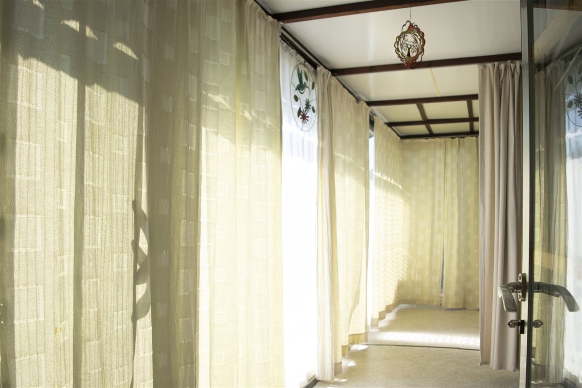 Landelijke woning met zonnepanalen, garage en tuin