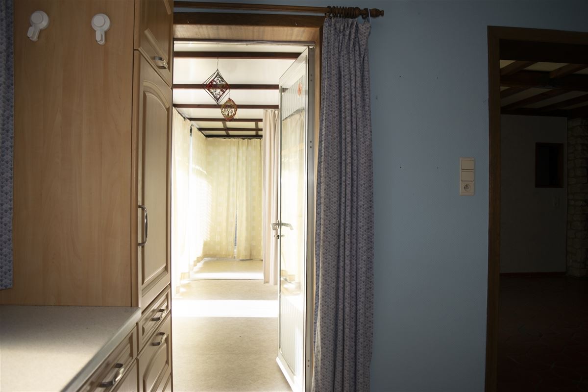 Landelijke woning met zonnepanalen, garage en tuin