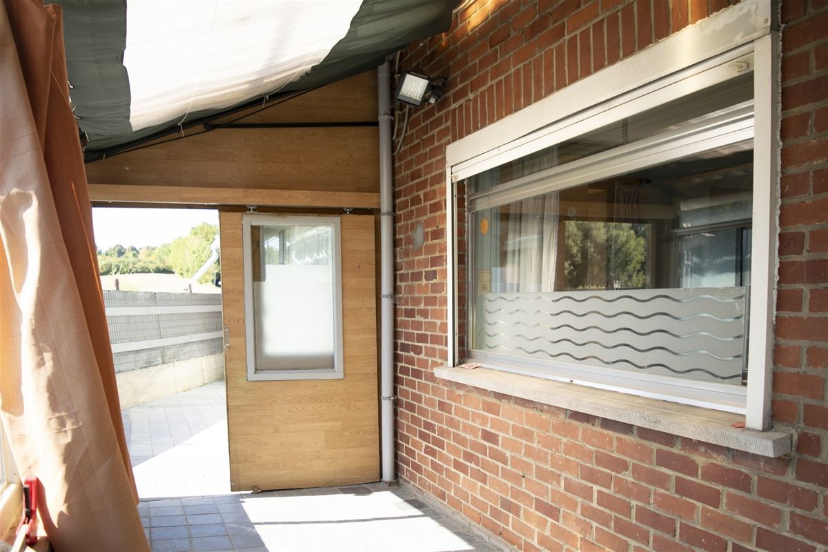 Landelijke woning met zonnepanalen, garage en tuin