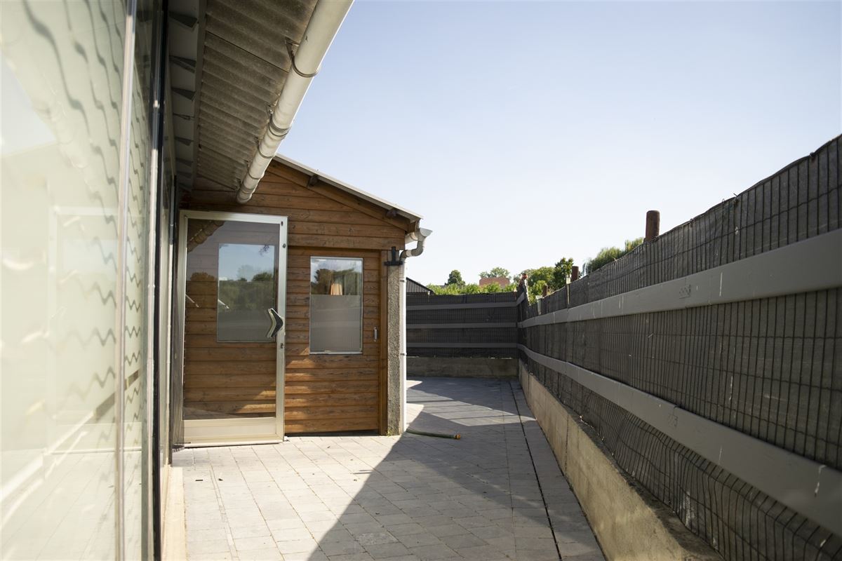 Landelijke woning met zonnepanalen, garage en tuin