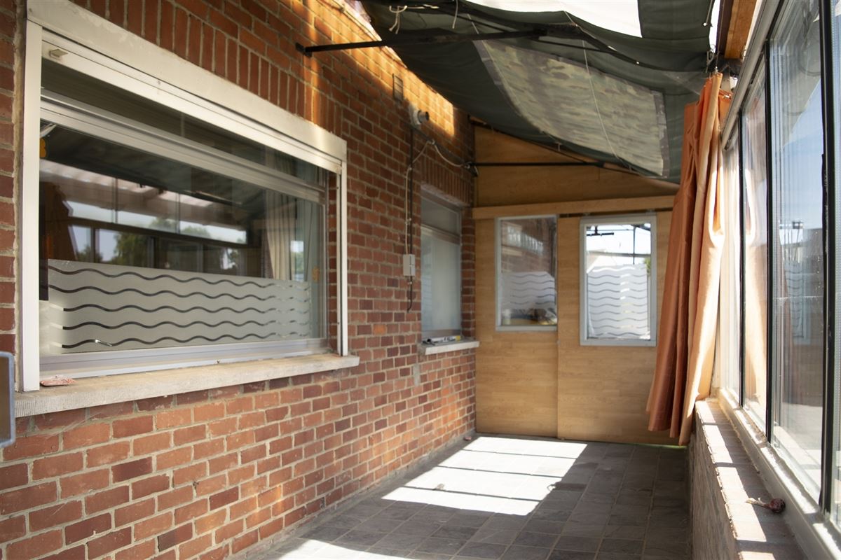 Landelijke woning met zonnepanalen, garage en tuin