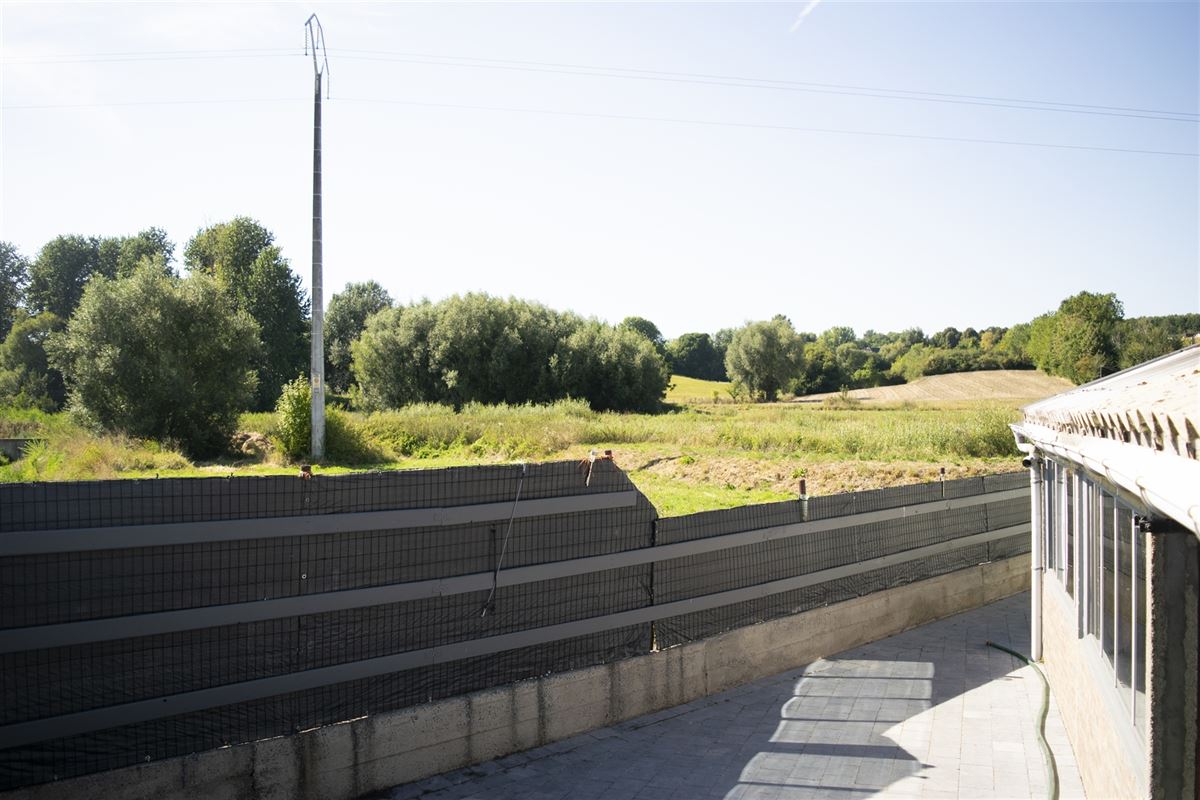 Landelijke woning met zonnepanalen, garage en tuin