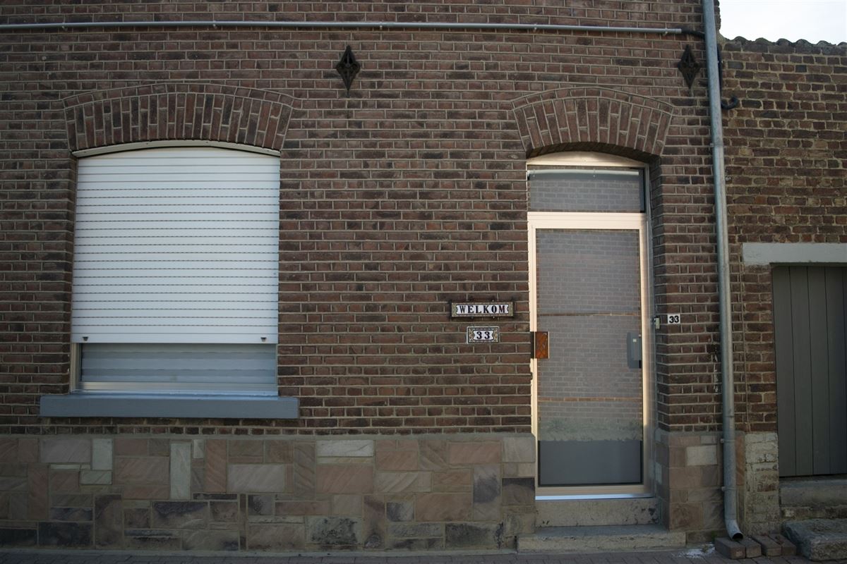 Landelijke woning met zonnepanalen, garage en tuin