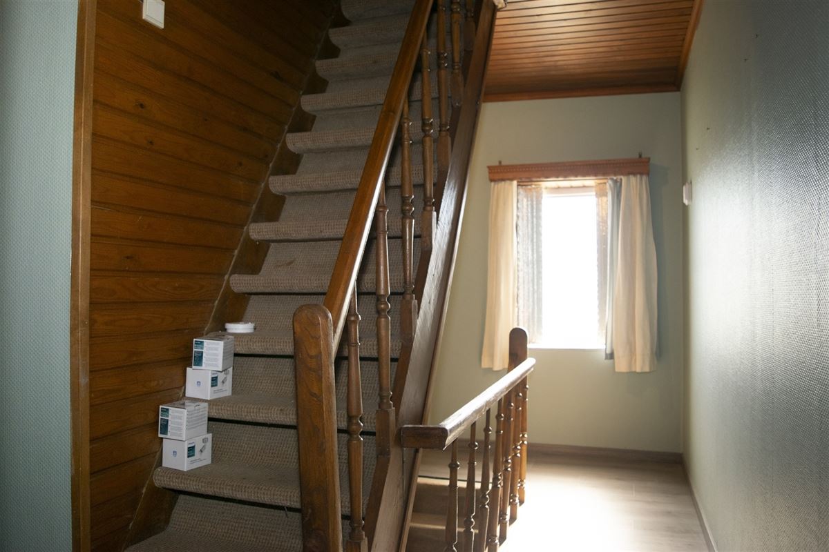 Landelijke woning met zonnepanalen, garage en tuin