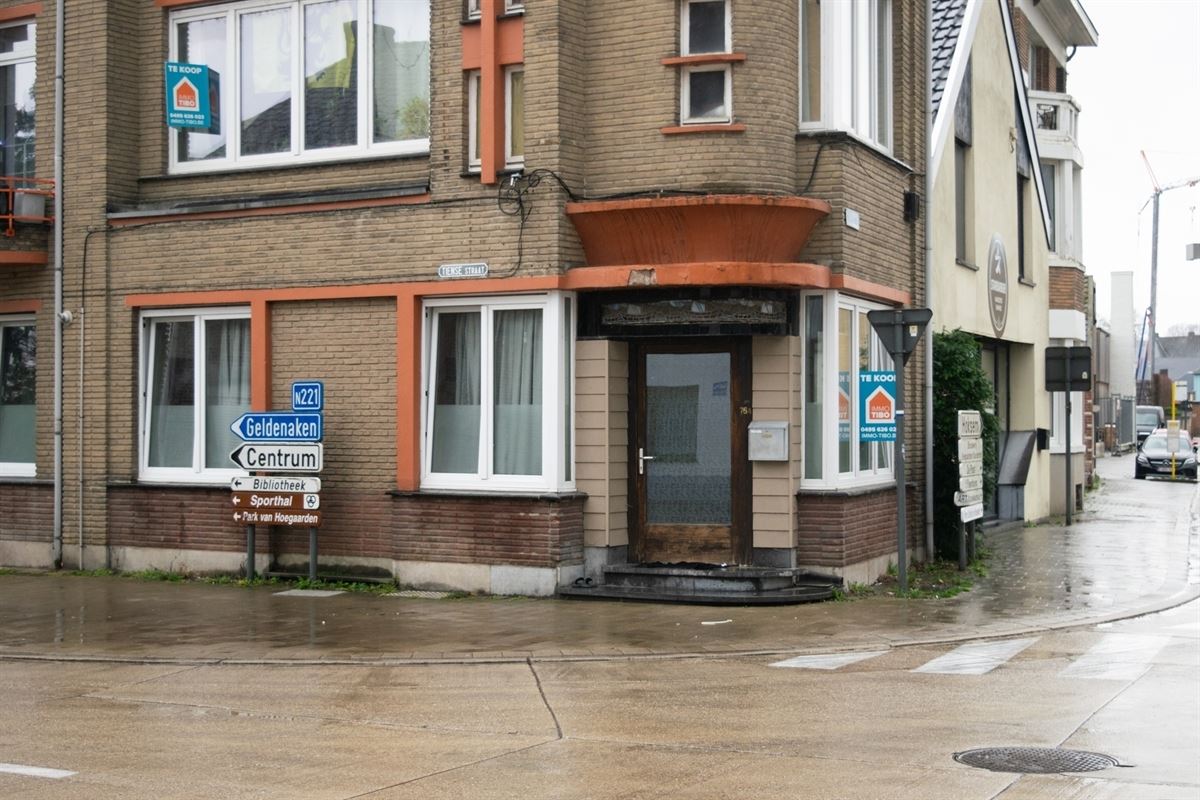 Gebouw met 2 appartementen